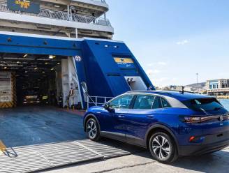Vakantiegangers opgelet: zo ‘leeg’ moet accu hybride of elektrische auto zijn voor toegang tot Griekse ferry