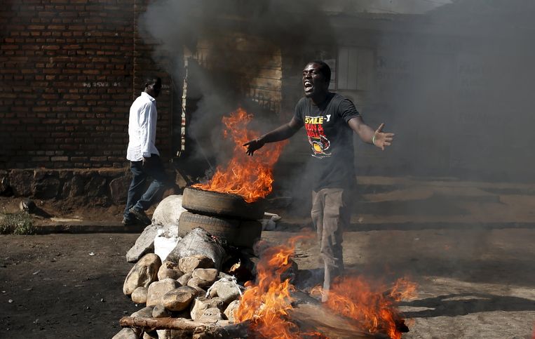 Een demonstrant tegen president Pierre Nkurunziza Beeld REUTERS