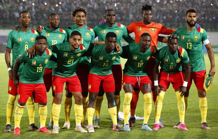 Michael Ngadeu (derde van links bovenaan) van AA Gent is er niet bij voor Kameroen op het WK in Qatar.