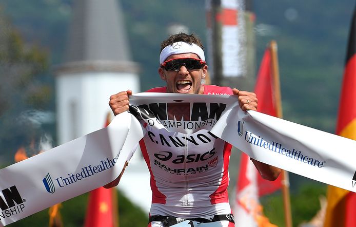 Jan Frodeno won de Ironman van Hawaï voor de derde keer in zijn carrière. Eerder was hij ook al de beste in 2015 en 2016.
