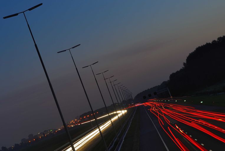Lantaarnpalen Langs Snelwegen s Nachts Weer Aan Het Parool