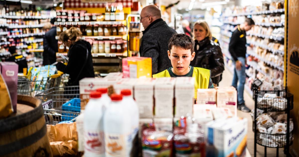 Actie in supermarkten voor voedselbank: ‘Je gunt een ander ook iets lekkers met kerst’