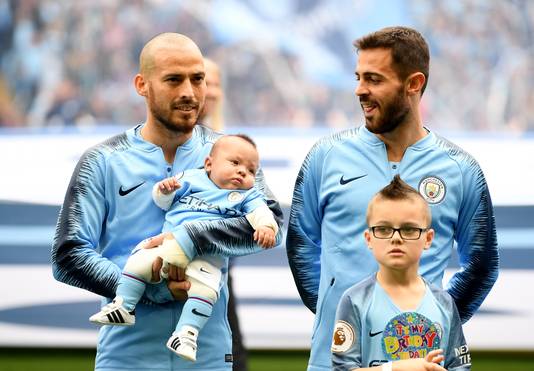 David Silva met zijn zoontje Mateo voor de wedstrijd.