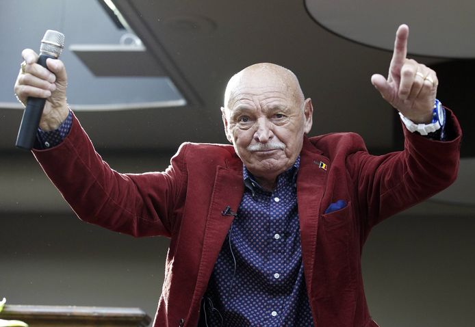 De Brussels volkszanger 'Lange Jojo' is op 85-jarige leeftijd overleden.