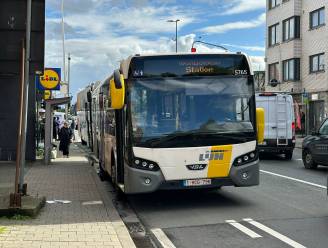 Fietsster komt met de schrik vrij na aanrijding door bus van De Lijn in Wondelgem