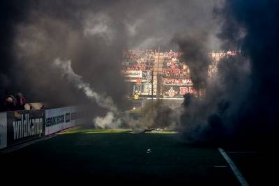 FC Twente-directeur Velderman: ‘Vuurwerkgooiers scherp op beeld’