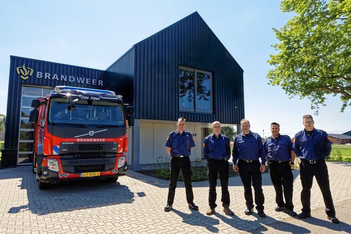 Den Hout heeft een nieuwe brandweerkazerne aan het Houtse Pad. De brandweerlieden zijn er maar wat trots op.