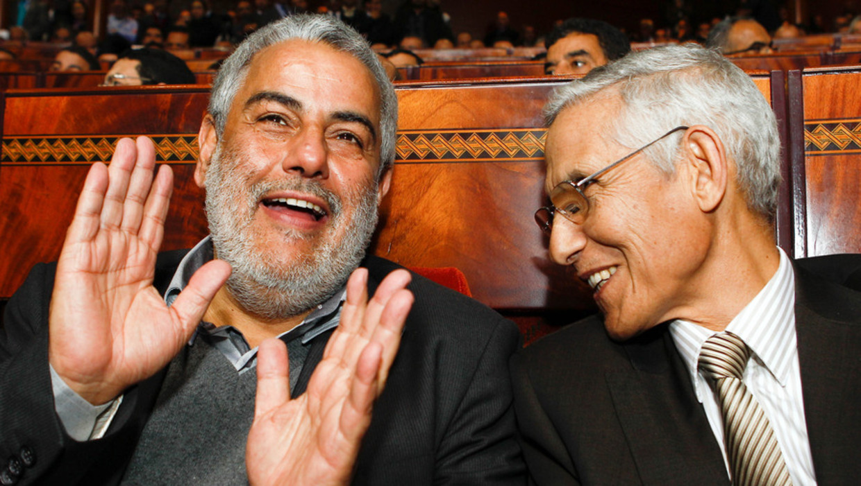 Abdellah Benkirane (links) praat met zijn collega Lahssen Daoudi. Beeld ap