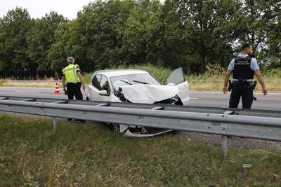 Veel schade bij ongeluk op A58 bij Sint Willebrord