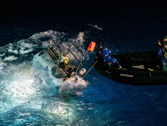 Onderzeeër maakt diepste duik ooit en vindt plastic zak op zeebodem