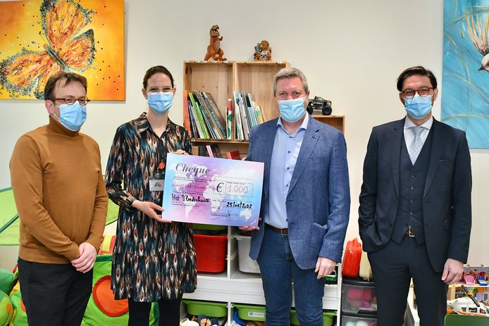 Het Vlinderhuis in het AZ Delta van Rumbeke kreeg een cheque van 1000 euro.