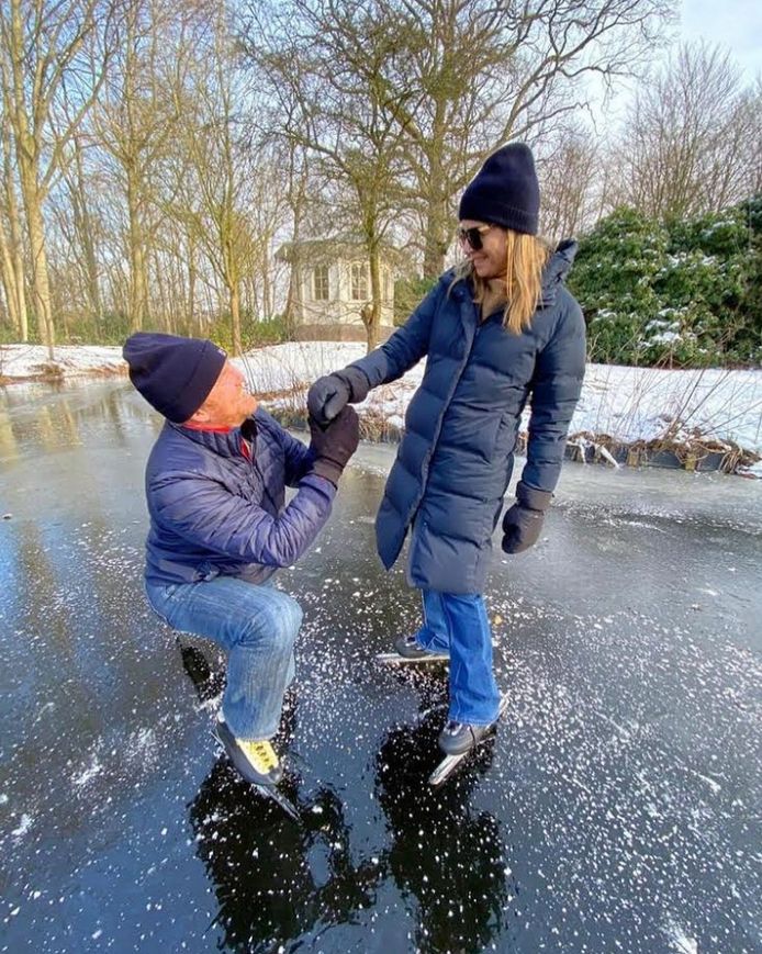 Willem Alexander Gaat Opnieuw Op De Knieen Voor Maxima Show Bd Nl