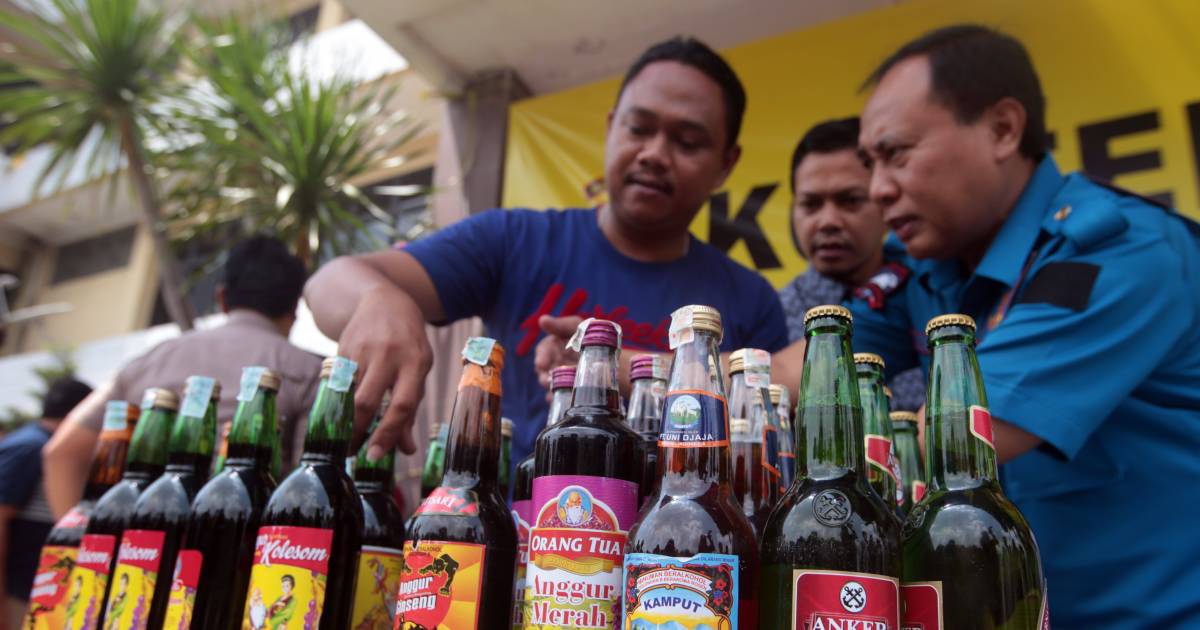 zo Kliniek Mark Clandestiene drank Indonesië levensgevaarlijk: deze maand al 82 doden |  Buitenland | AD.nl