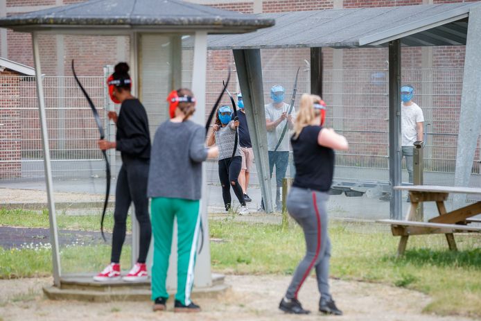 Bij de oude koepelgevangenis wordt nu Archery Tag gespeeld.