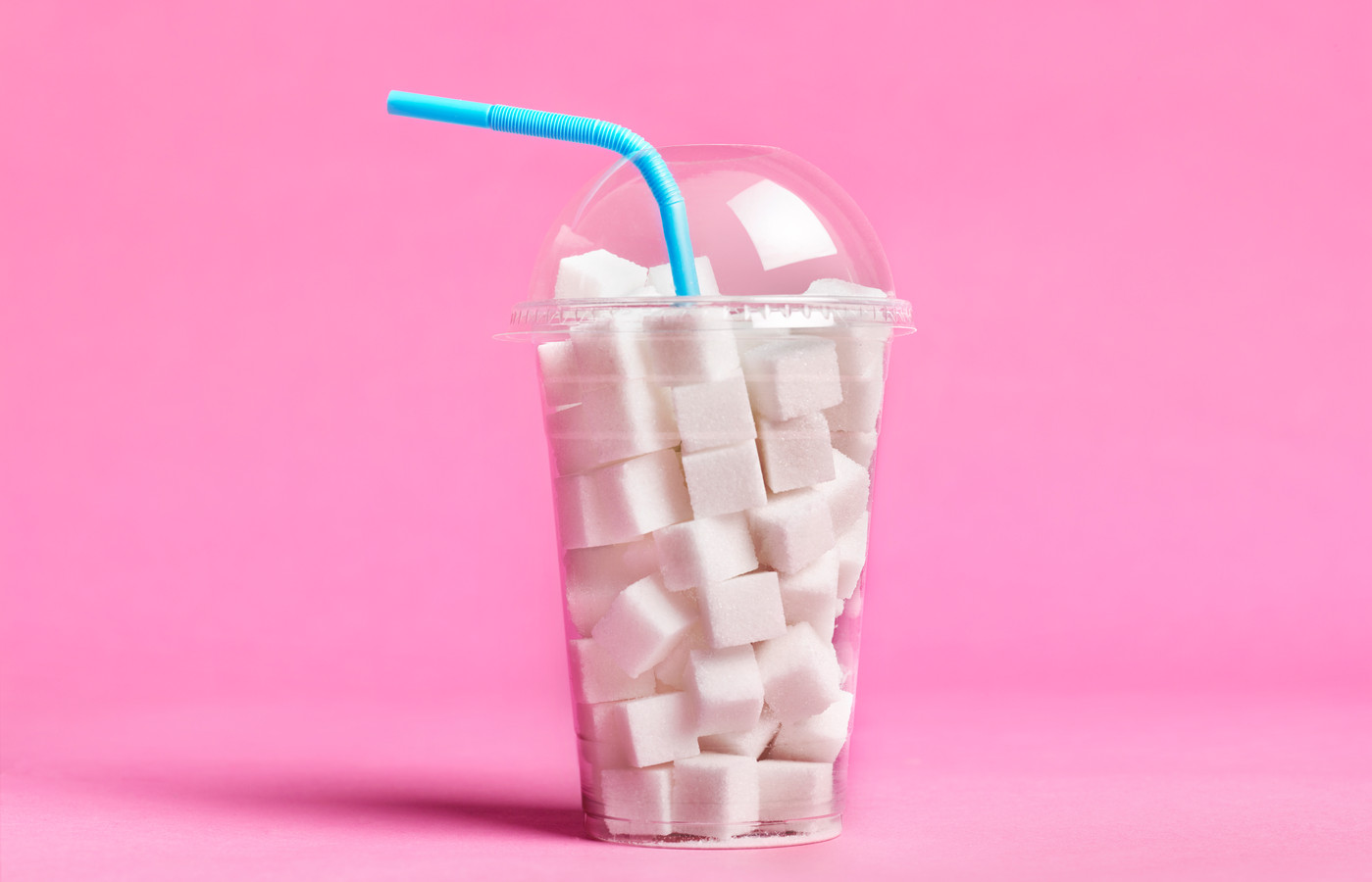 Frisdrank en energydrankjes zitten vol suiker.