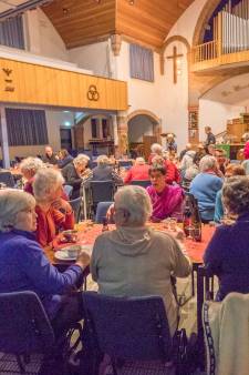 Hoe een buffet in de kerk het dorp samenbrengt