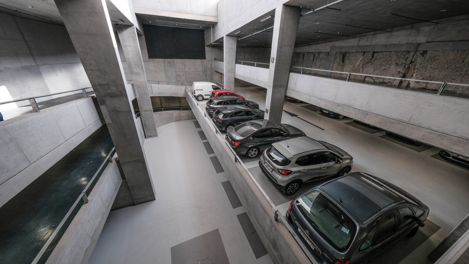 KIJK. Nieuwe parking Station met 900 plaatsen geopend, handelaars