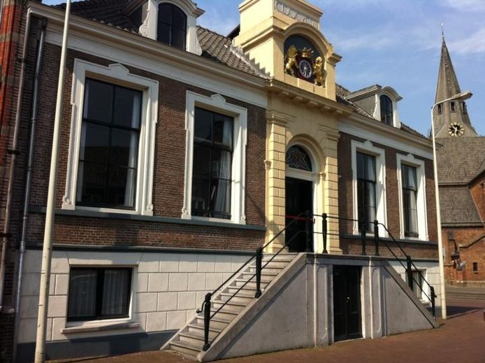 Het bordes van het stadhuis van Wageningen.