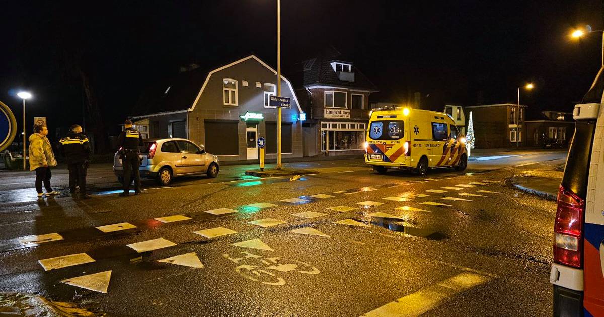 Fietser aangereden op rotonde in Dongen; slachtoffer naar ziekenhuis.