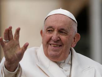 Paus kan ziekenhuis in principe morgen verlaten, hoop dat kerkvorst belangrijke paasvieringen kan meedoen
