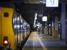 Schrik zit er in na plofkraak in Apeldoorn: NS sluit 28 pinautomaten op stations