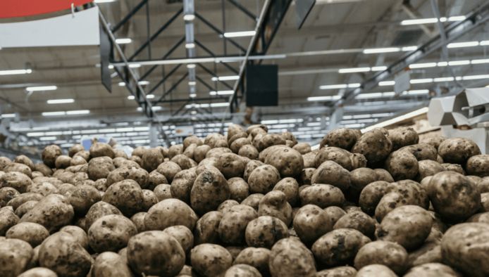 Veel boeren blijven op dit moment zitten met hun aardappels.