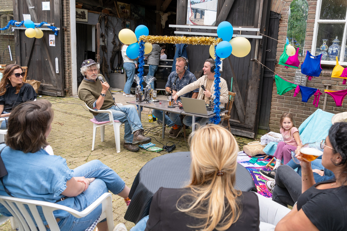 Populaire rekenhulp Meneer Megens is ook culthit op Spotify met cabaretier Bernard ‘Aan een