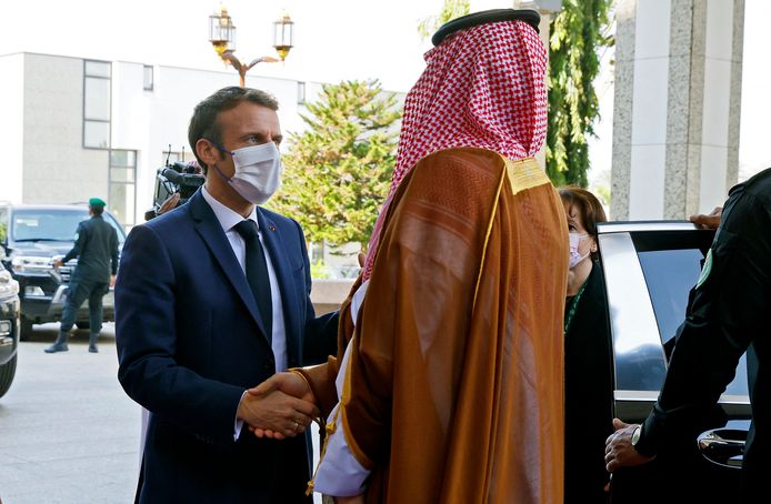 De Saoedi-Arabische kroonprins Mohammed Ben Salman ontvangt de Franse president Emmanuel Macron in Jeddah.
