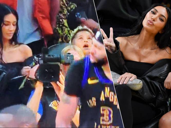 Kim Kardashian ergert fans van LA Lakers: “Terwijl iedereen uit de bol gaat, zit ze op haar gsm te tikken”