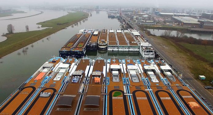 Toekomstbeeld van de Nieuw Haven in Arnhem als plek waar schepen kunnen worden omgebouwd voor aandrijving met schone energie.