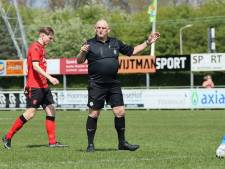 Scheidsrechter krijgt hartstilstand en DSO ruikt vierde divisie: lees hier alles over het amateurvoetbal