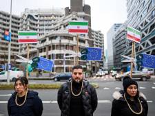 Tiental Iraniërs in Torentje: ‘Rutte, toon ruggengraat en steek je nek uit’