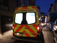 Bewoner ademt te veel rook in bij brand 