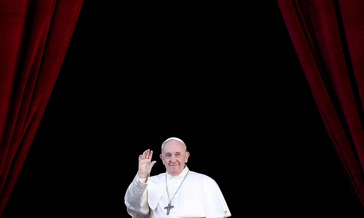 Paus Franciscus tijdens zijn jaarlijkse kersttoespraak.  Beeld EPA