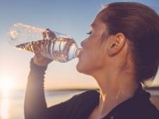 Geen frisdrank maar water met een geurtje: dit zijn de voor- en nadelen