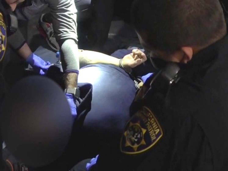 “Ils l'ont traité comme un animal”: des policiers et un infirmier accusés d'homicide involontaire en Californie