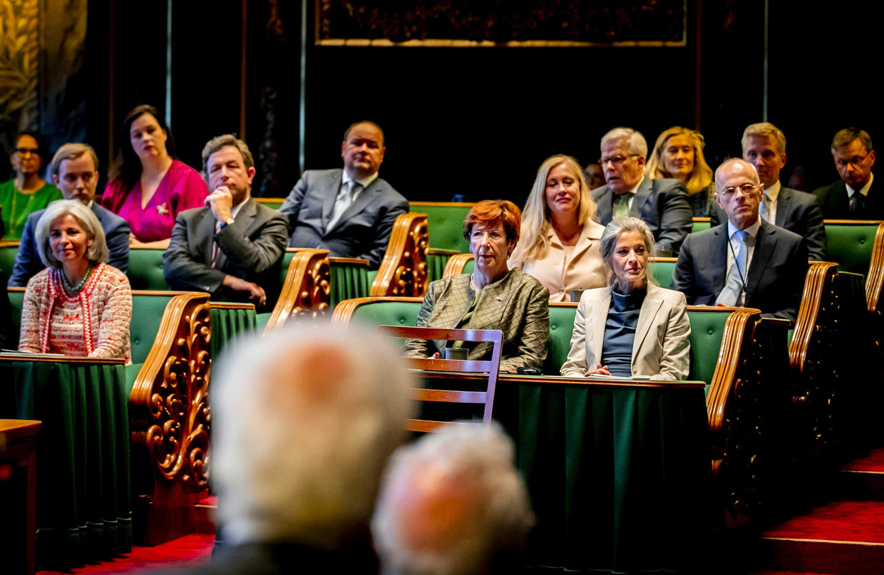 Eerste-Kamerleden van de VVD en Forum voor Democratie tijdens de installatie in de nieuwe Eerste Kamer. Links vooraan Dorien Rookmaker. Beeld ANP