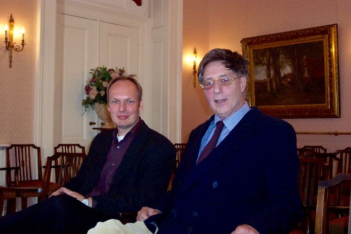 Kees Schafrat en Maarten Biesheuvel bij een lezing in Wassenaar in 1999.