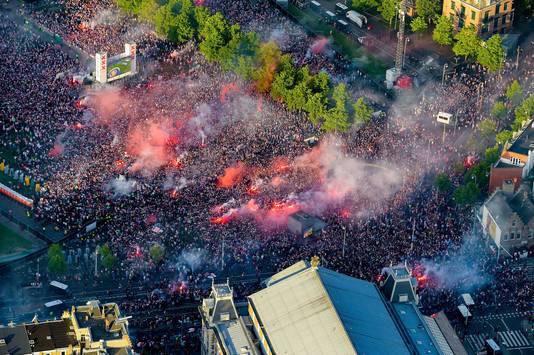 Het Museumplein was volgestroomd met Ajaxfans tijdens de Europa League finale tegen Manchester United.