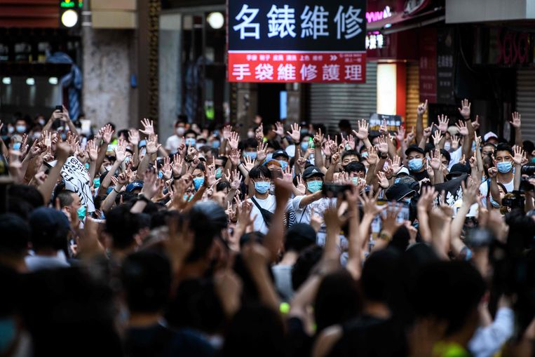 Protest tegen de nationale veiligheidswet op 1 juli in Hongkong.  Beeld AFP