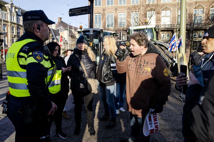 Vrachtwagenchauffeurs en andere demonstranten hebben zich verzameld in Den Haag voor een protestactie tegen de coronamaatregelen.