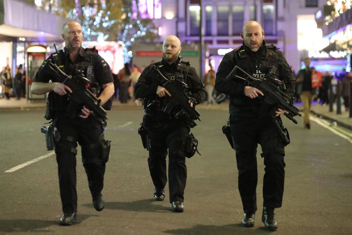De gewapende politie werd vanavond massaal ingezet na een incident aan Oxford Circus.