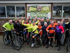 175 kilometer op een omafiets voor het goede doel? Jon en Bram gaan de uitdaging aan