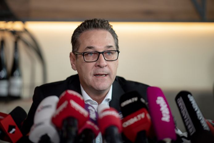 Heinz Christian Strache tijdens de persconferentie van vandaag.