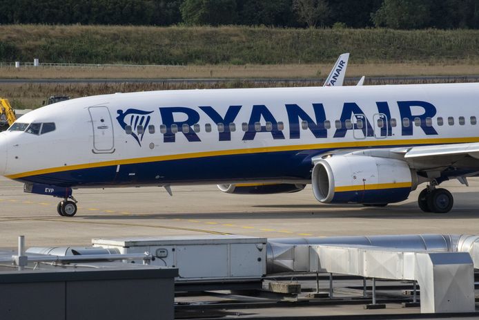 Een vliegtuig van Ryanair op de luchthaven in Charleroi.
