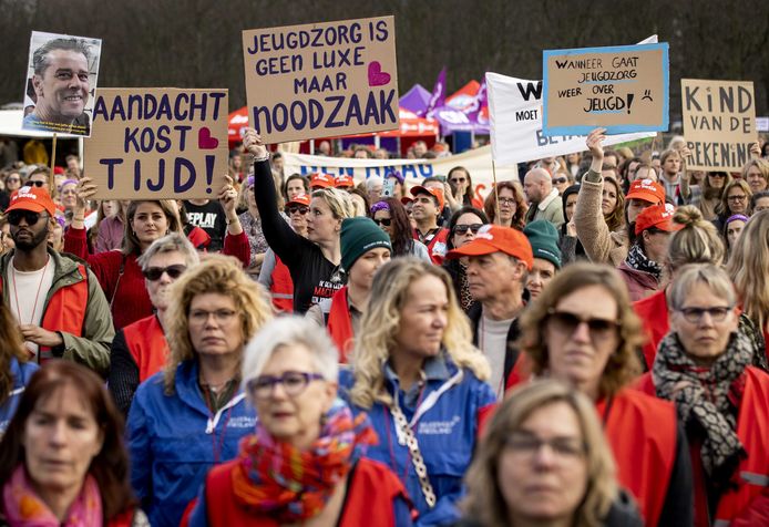 Medewerkers uit de jeugdzorg voeren twee weken geleden actie op het Malieveld.
