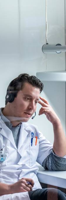 Vaccinatie Twijfel Telefoon roodgloeiend: ‘80 procent zegt prik te nemen na gesprek’