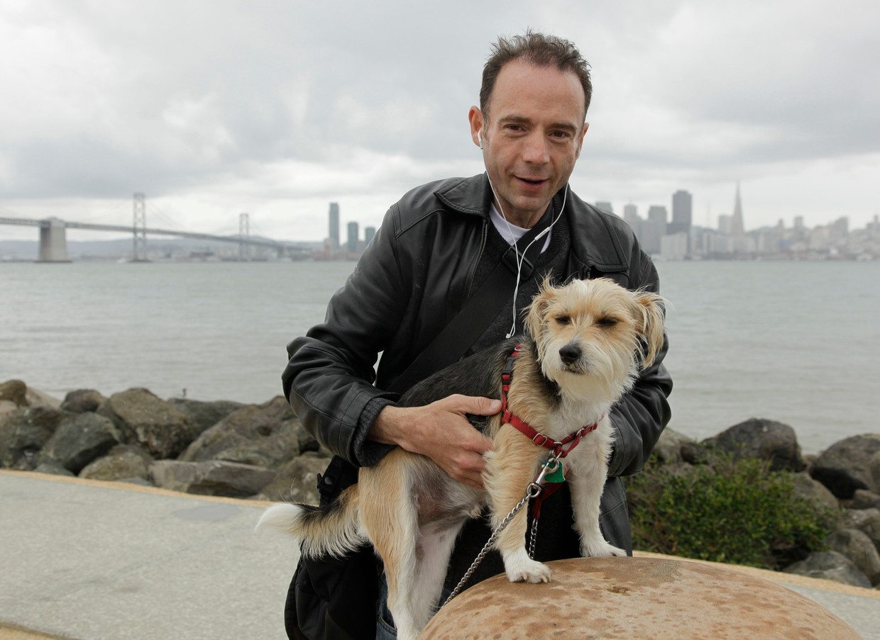 Timothy Ray Brown met zijn hond Jack in San Francisco (2011). Beeld AP