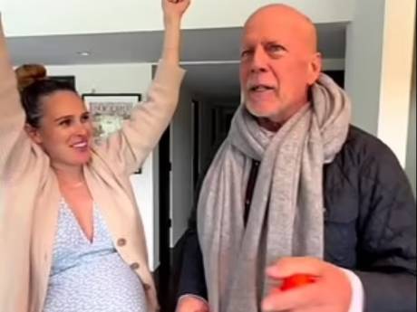 Familie dementerende Bruce Willis deelt lief filmpje voor zijn verjaardag: ‘Hou van jou en onze familie’