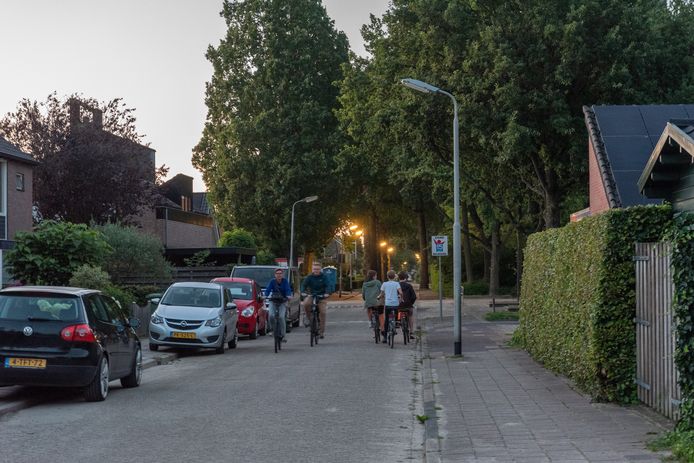 Vooraan brandt de verlichting niet, achteraan wel.
